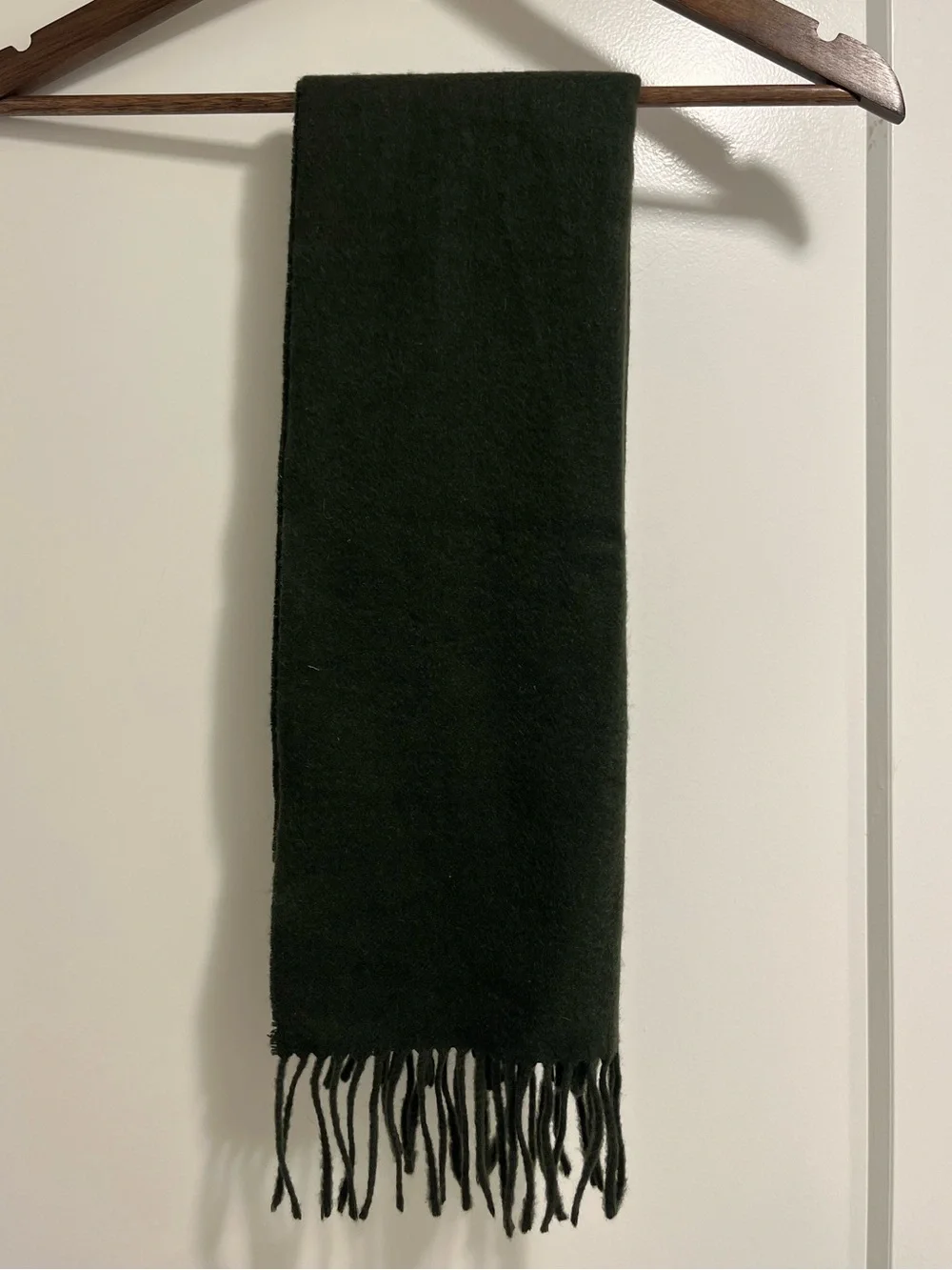 100% cashmere. Vintage Marshalls Field - Dark Green Fringed Women's Scarf